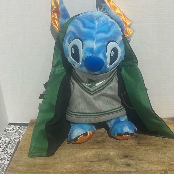 Disney‎ stitch plush catch a wave with Harry Potter green Slytherin outfit cape - Picture 1 of 9